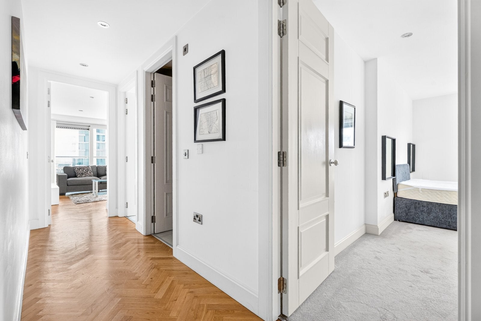 Flat Commercial Road in Greater London
