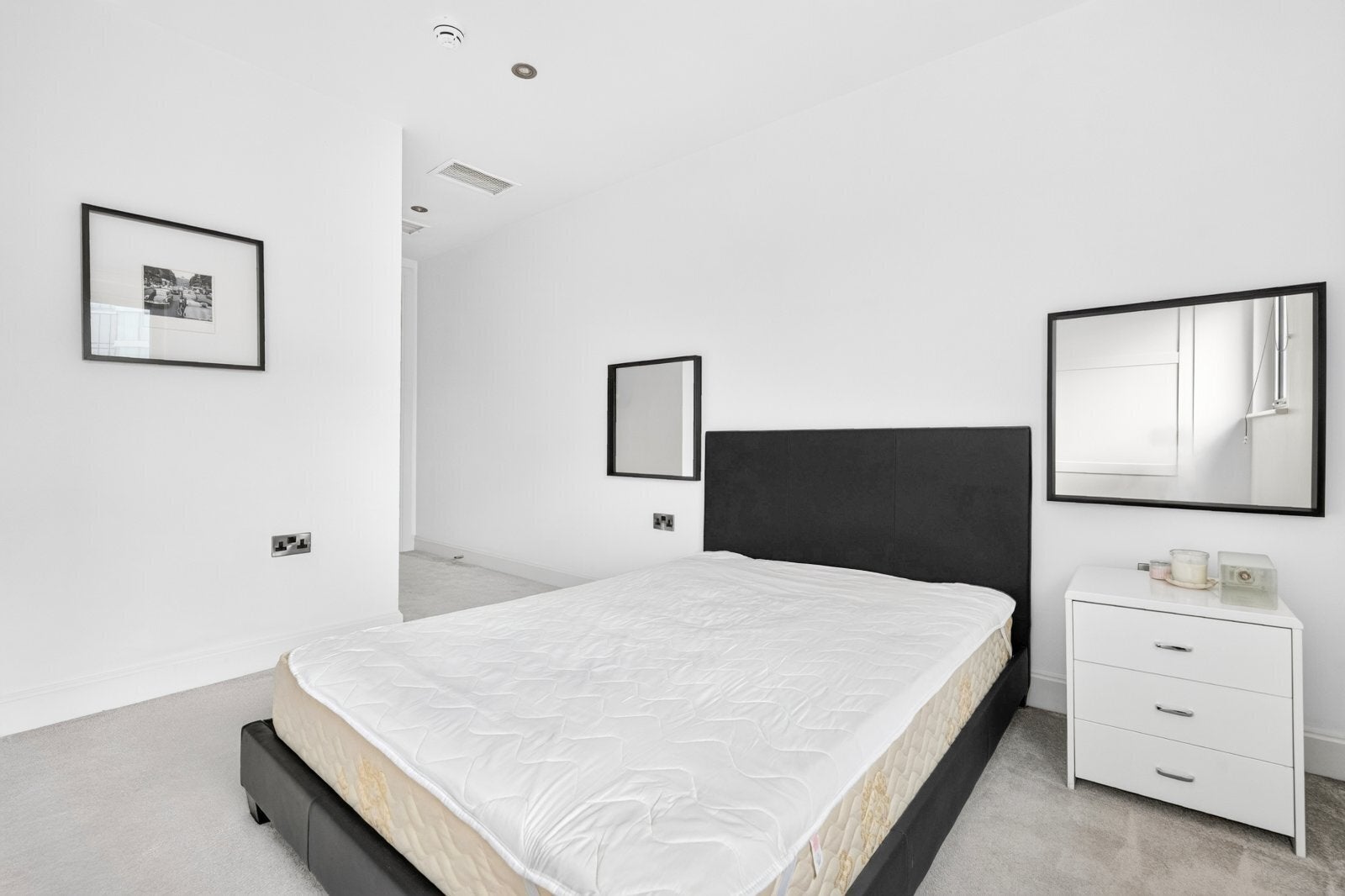 Flat Commercial Road in Greater London