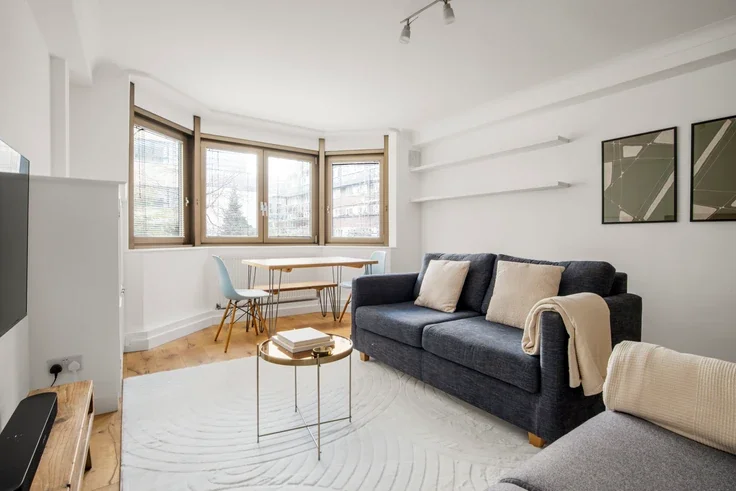 Flat Portsoken Street in City of London