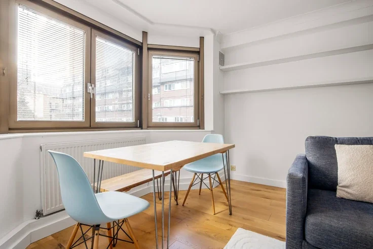 Flat Portsoken Street in City of London
