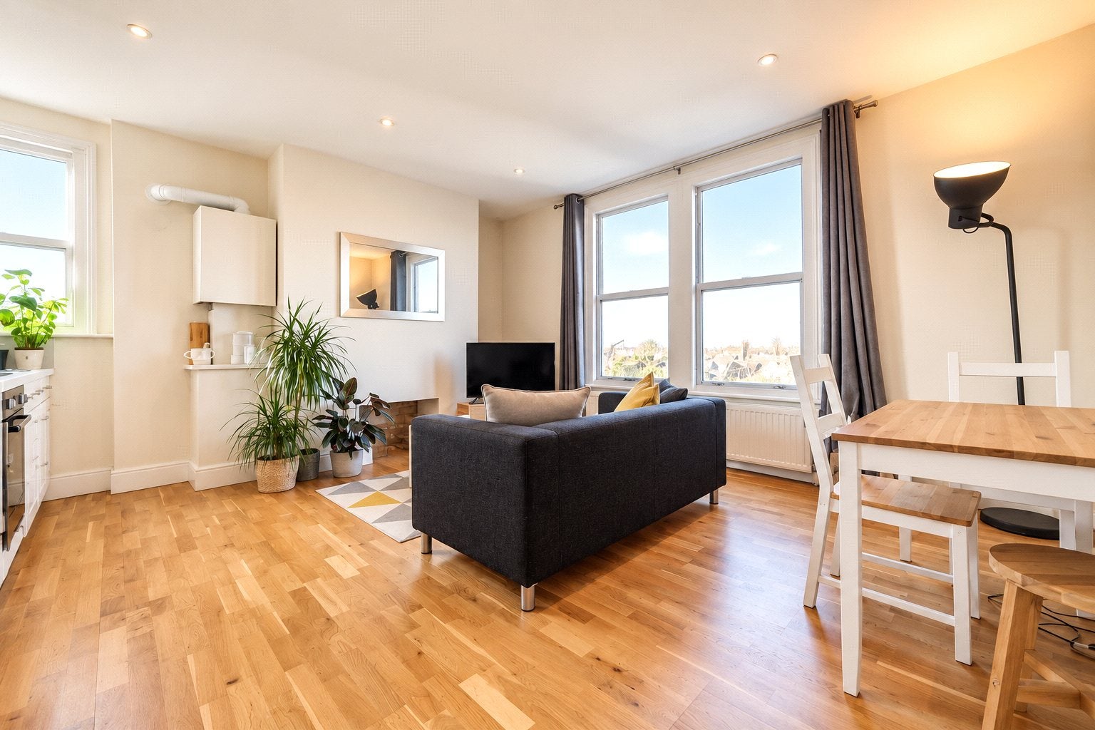Flat Larkhall Rise in Greater London