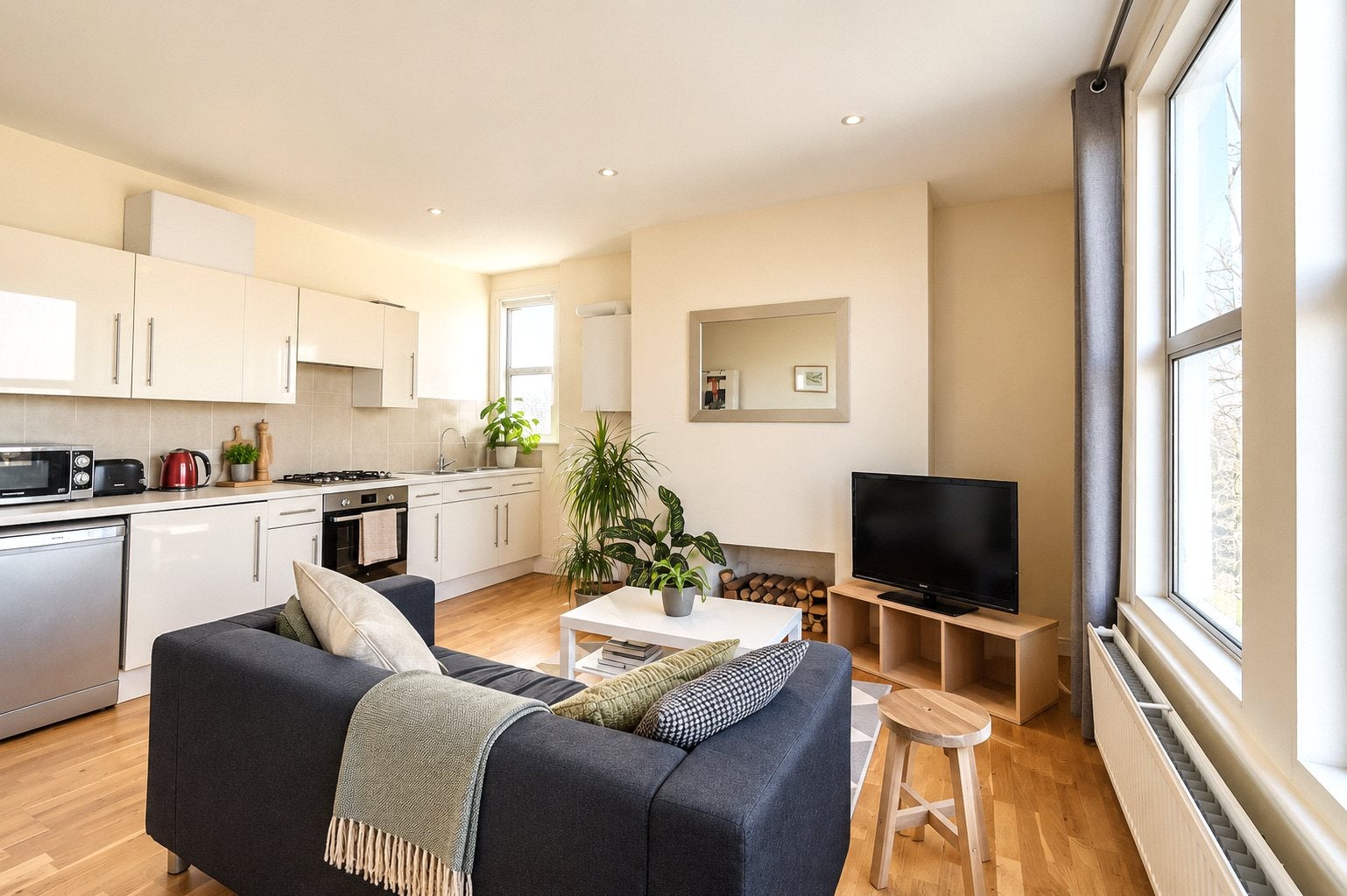 Flat Larkhall Rise in Greater London