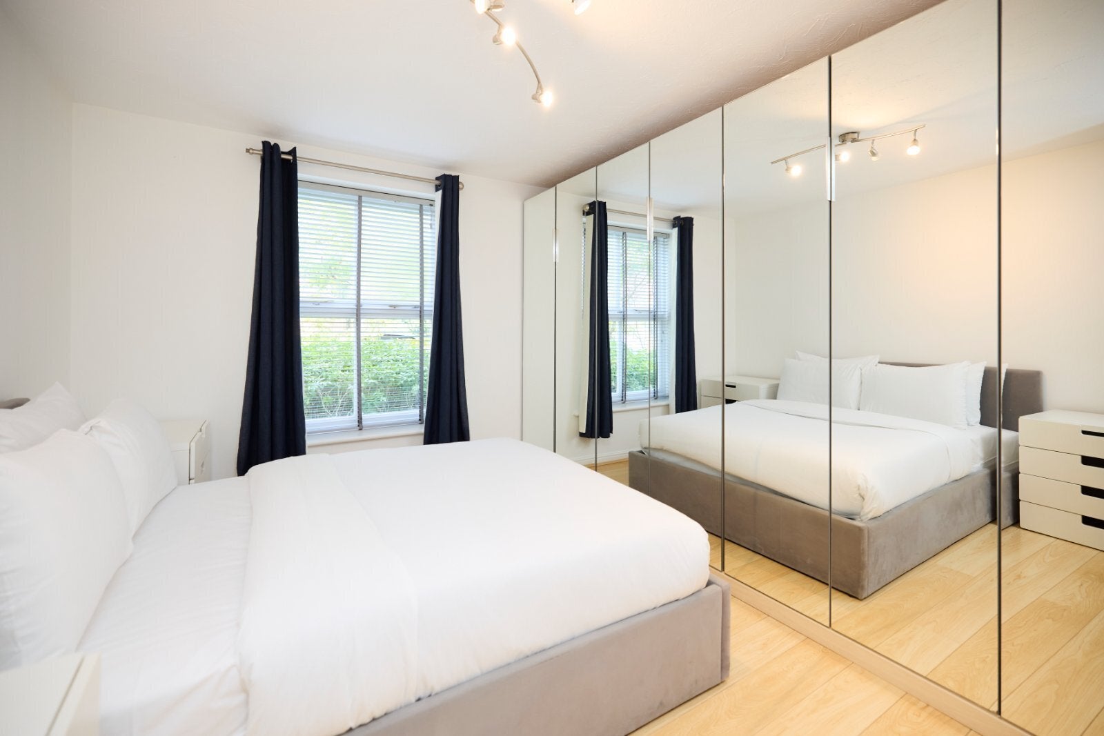 Flat Willesden Lane in Greater London