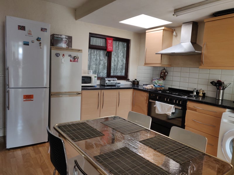 Room Livingstone Road in Greater London