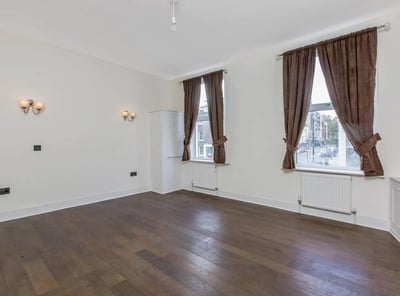 Flat Vauxhall Bridge Road in City of Westminster