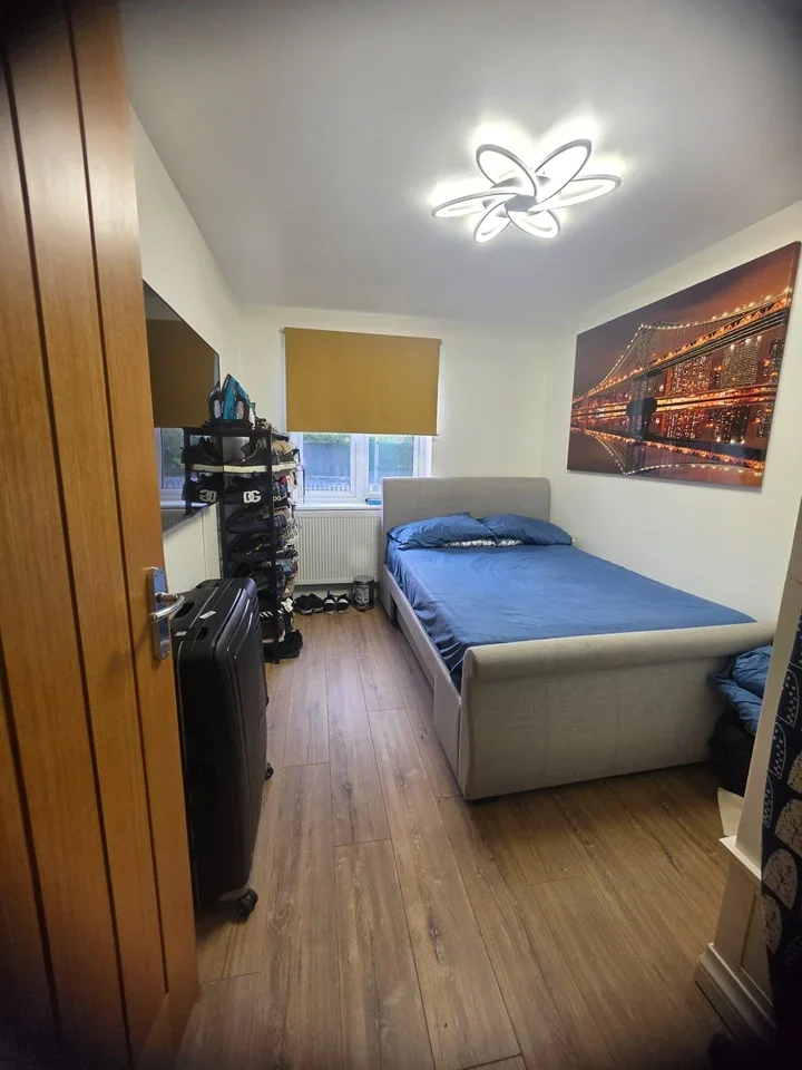 Flat Daiglen Drive in South Ockendon