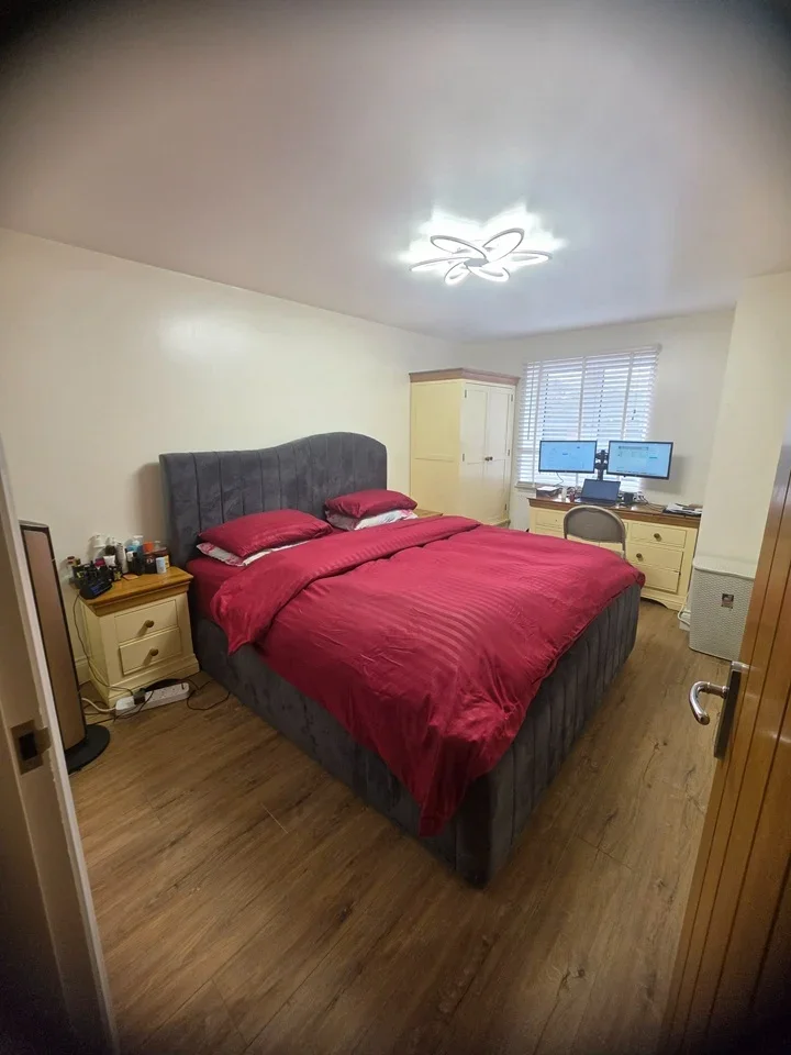 Flat Daiglen Drive in South Ockendon
