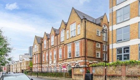 Flat Shepperton Road in Greater London
