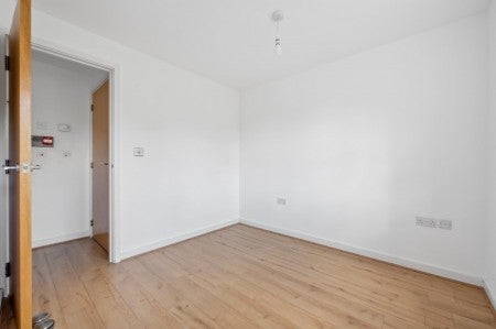Flat Shepperton Road in Greater London
