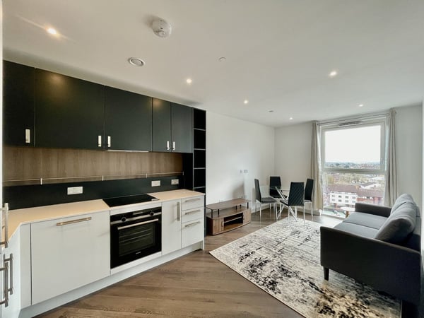 Flat Eden Grove in Greater London