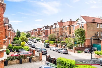 Flat Canfield Gardens in Greater London
