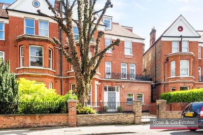 Flat Canfield Gardens in Greater London