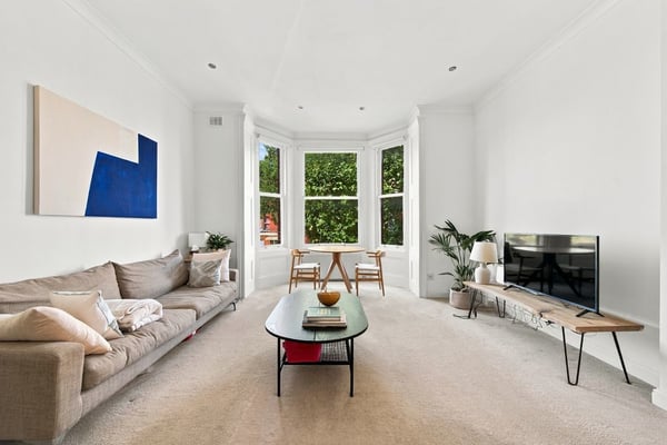 Flat Canfield Gardens in Greater London