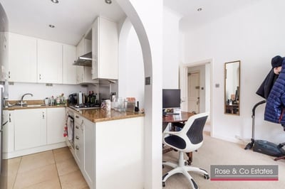 Flat Canfield Gardens in Greater London