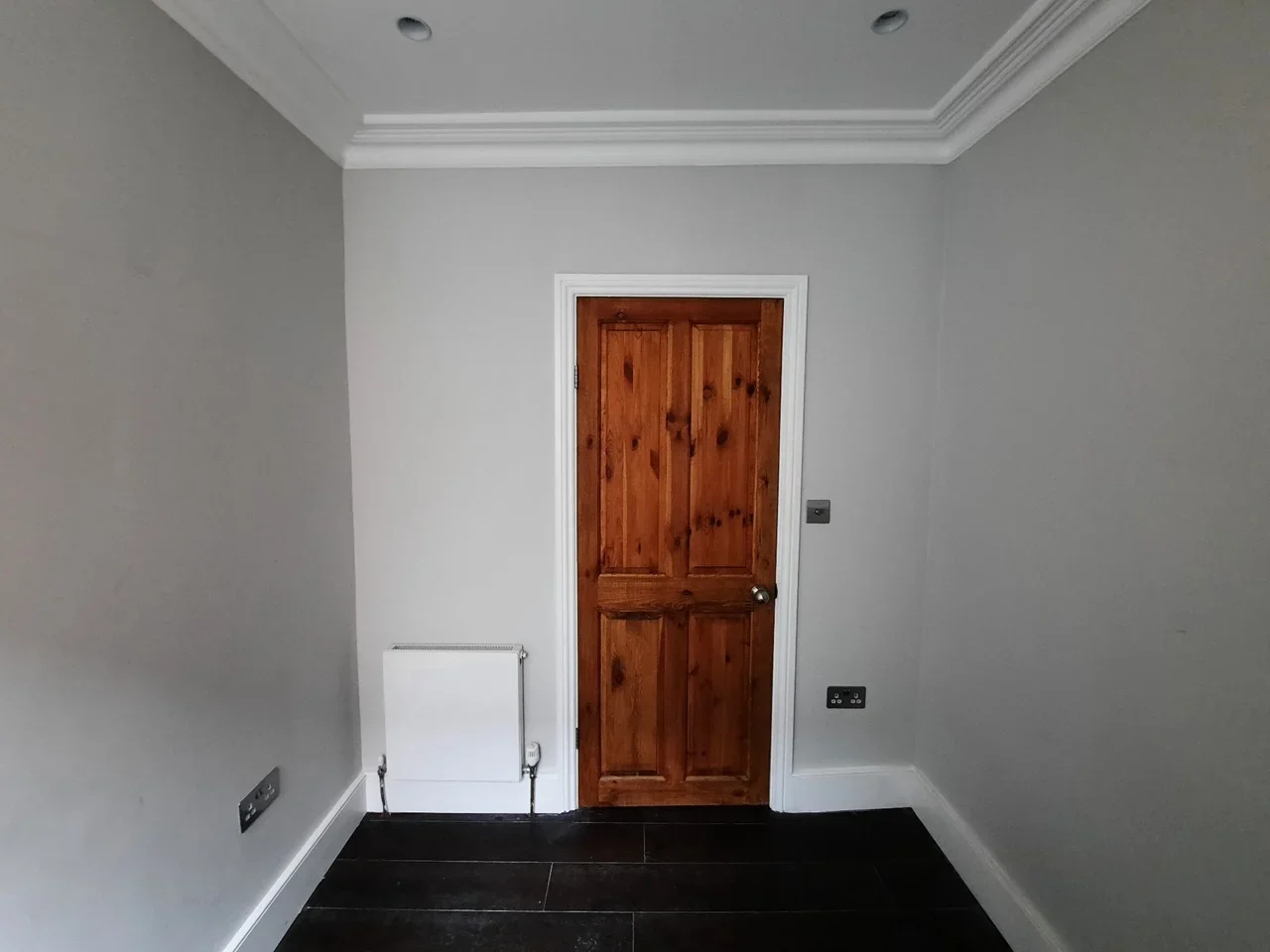 Flat Drayton Road in Greater London