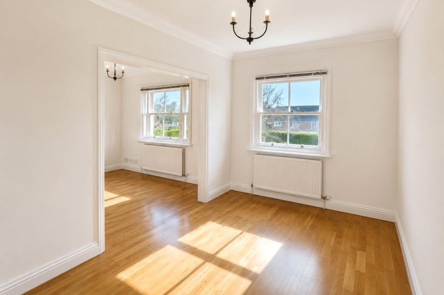 Flat Ashdon Road in Uttlesford