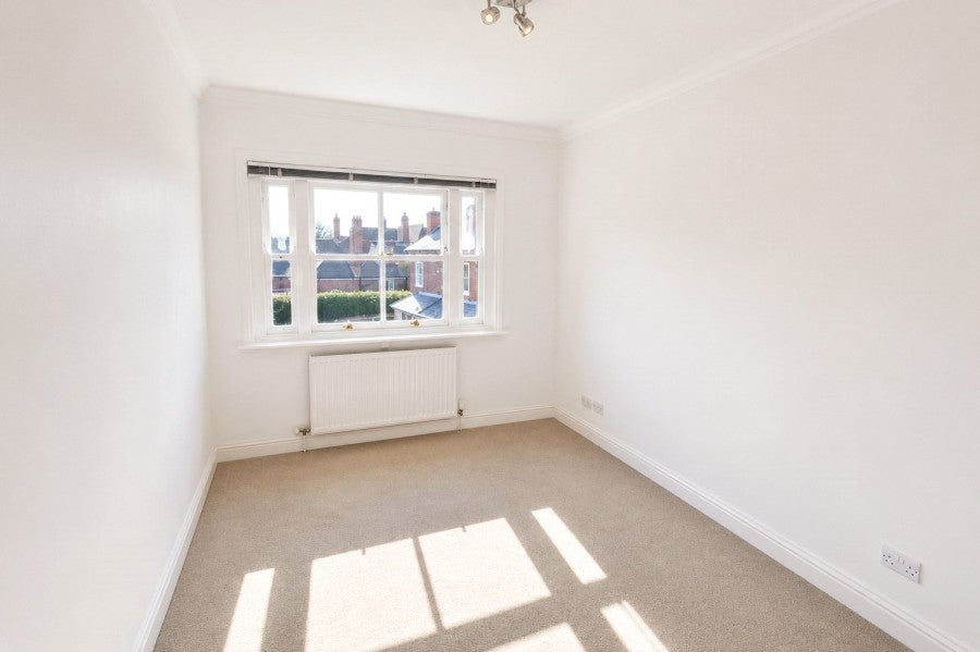 Flat Ashdon Road in Uttlesford