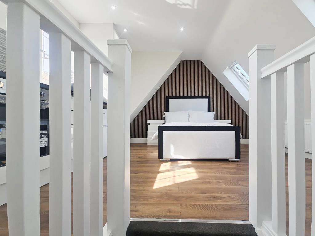 Flat Ealing Road in Greater London