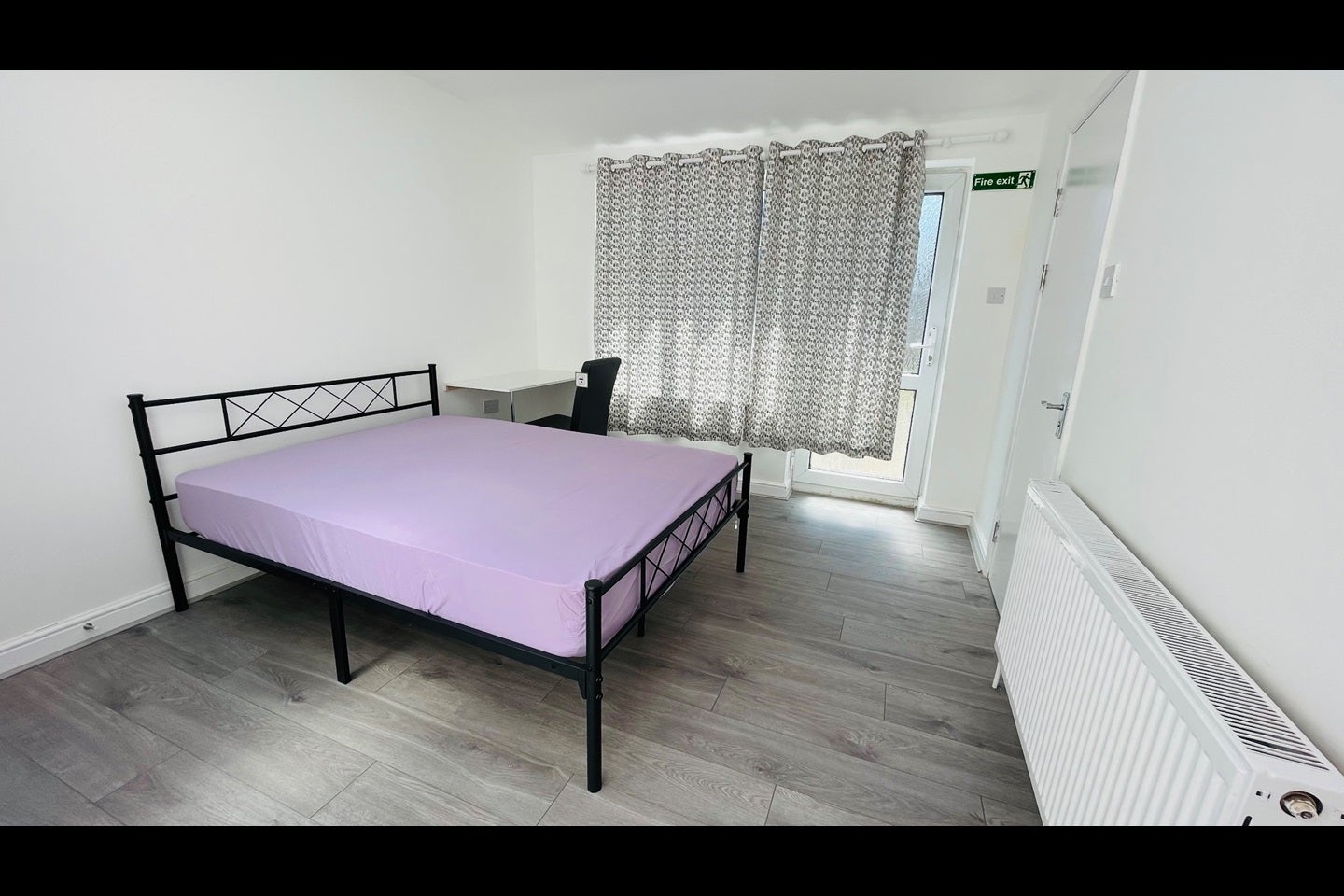Room Everard Avenue in Slough