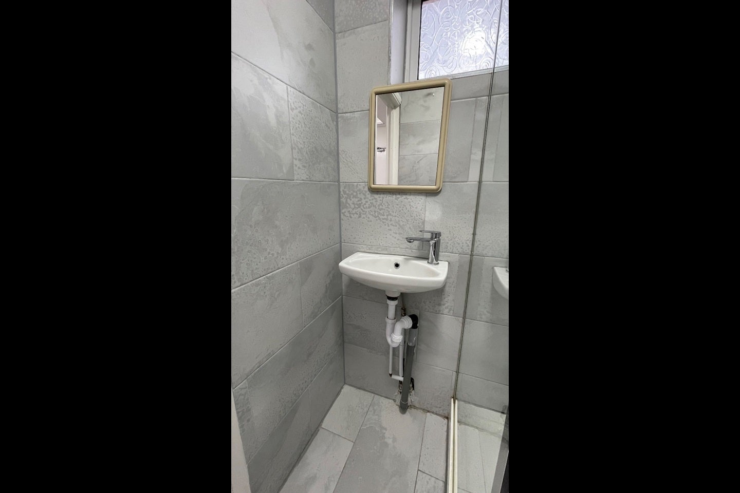 Room Everard Avenue in Slough