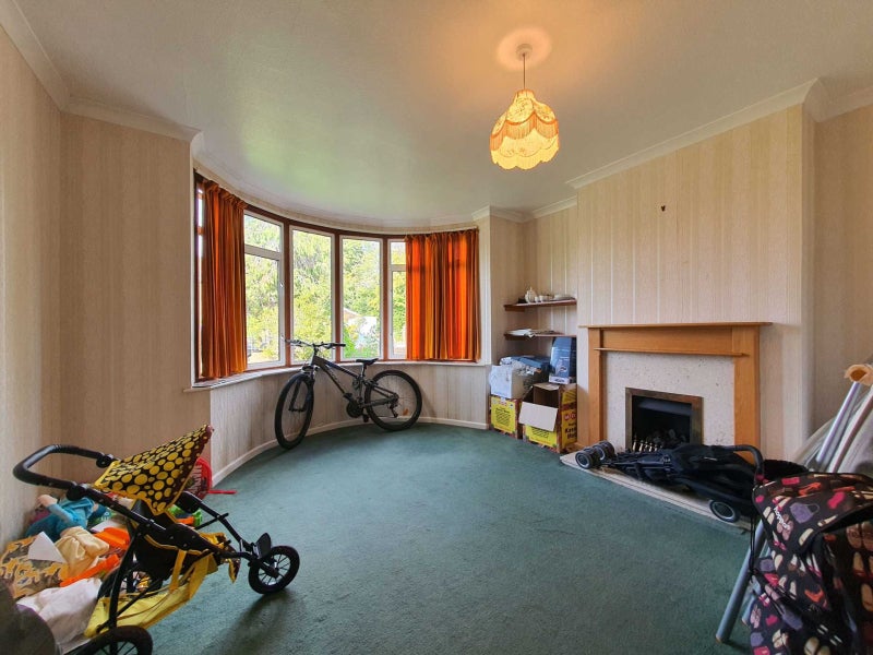 House Oldfield Close in Reading