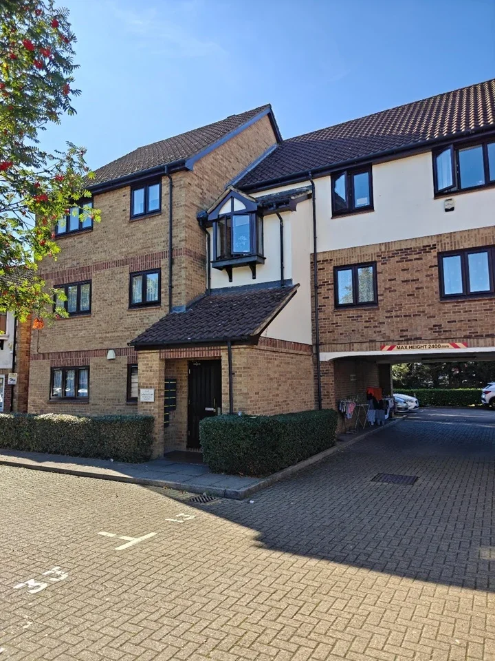 Flat Harrier Road in Greater London