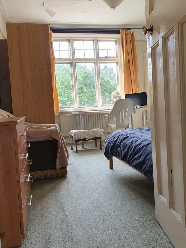Room Lonsdale Road in Greater London