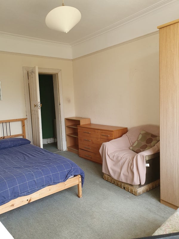 Room Lonsdale Road in Greater London