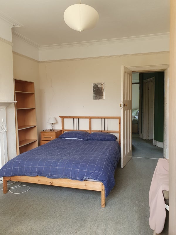 Room Lonsdale Road in Greater London