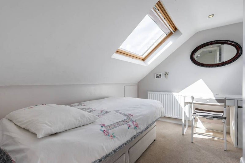 Room George Crescent in Greater London