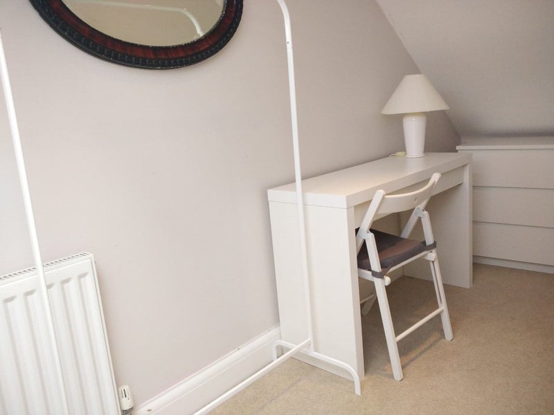Room George Crescent in Greater London