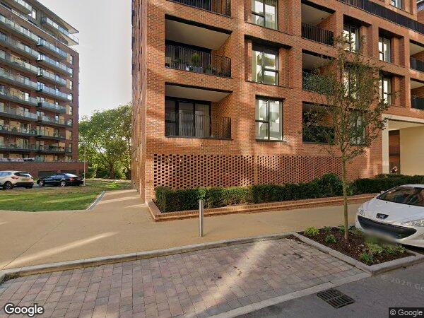 Flat Shearwater Drive in Greater London