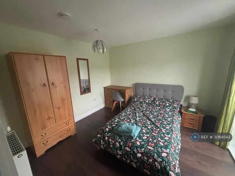 Room Hawksbill Way in Peterborough
