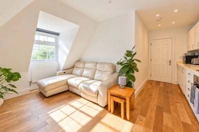 Flat Westfield Road in Woking