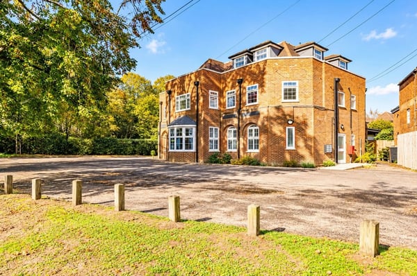 Flat Westfield Road in Woking