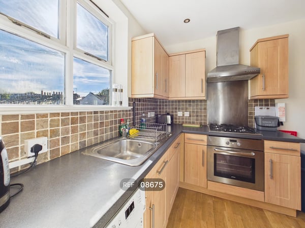 Flat Linom Road in Greater London