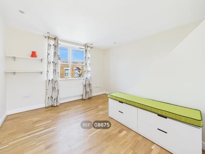 Flat Linom Road in Greater London