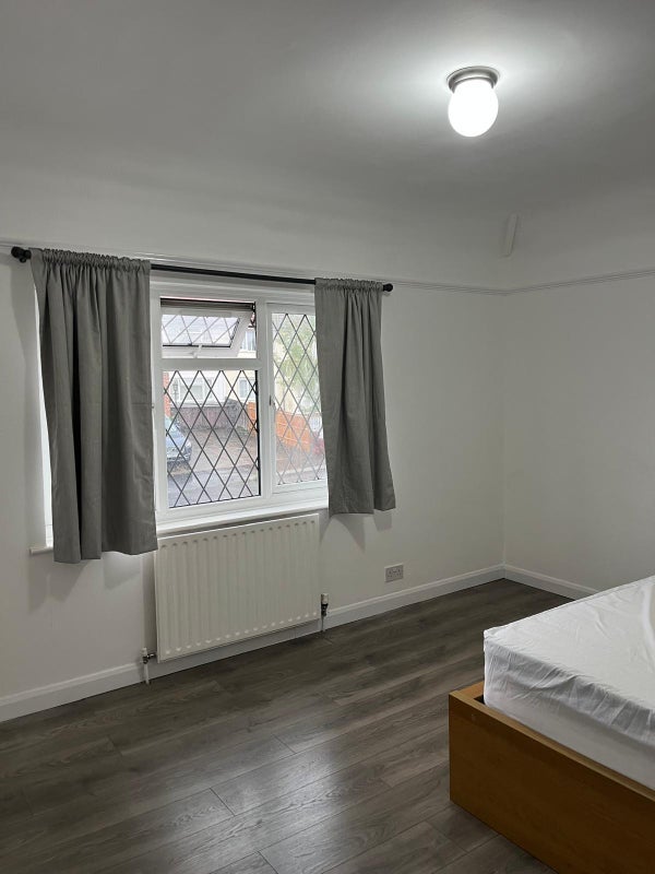 Room Wolsey Crescent in Greater London
