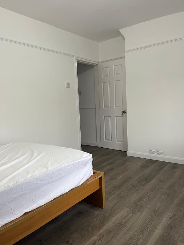 Room Wolsey Crescent in Greater London