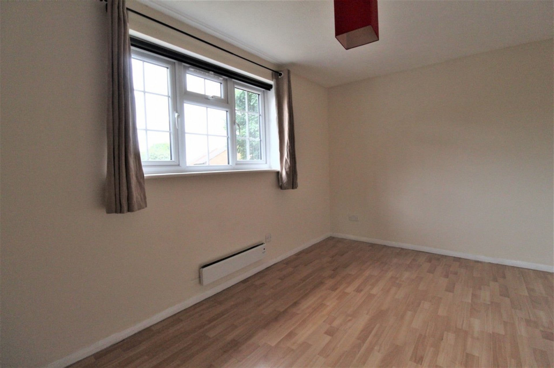 Flat Fawn's Manor Close in Greater London