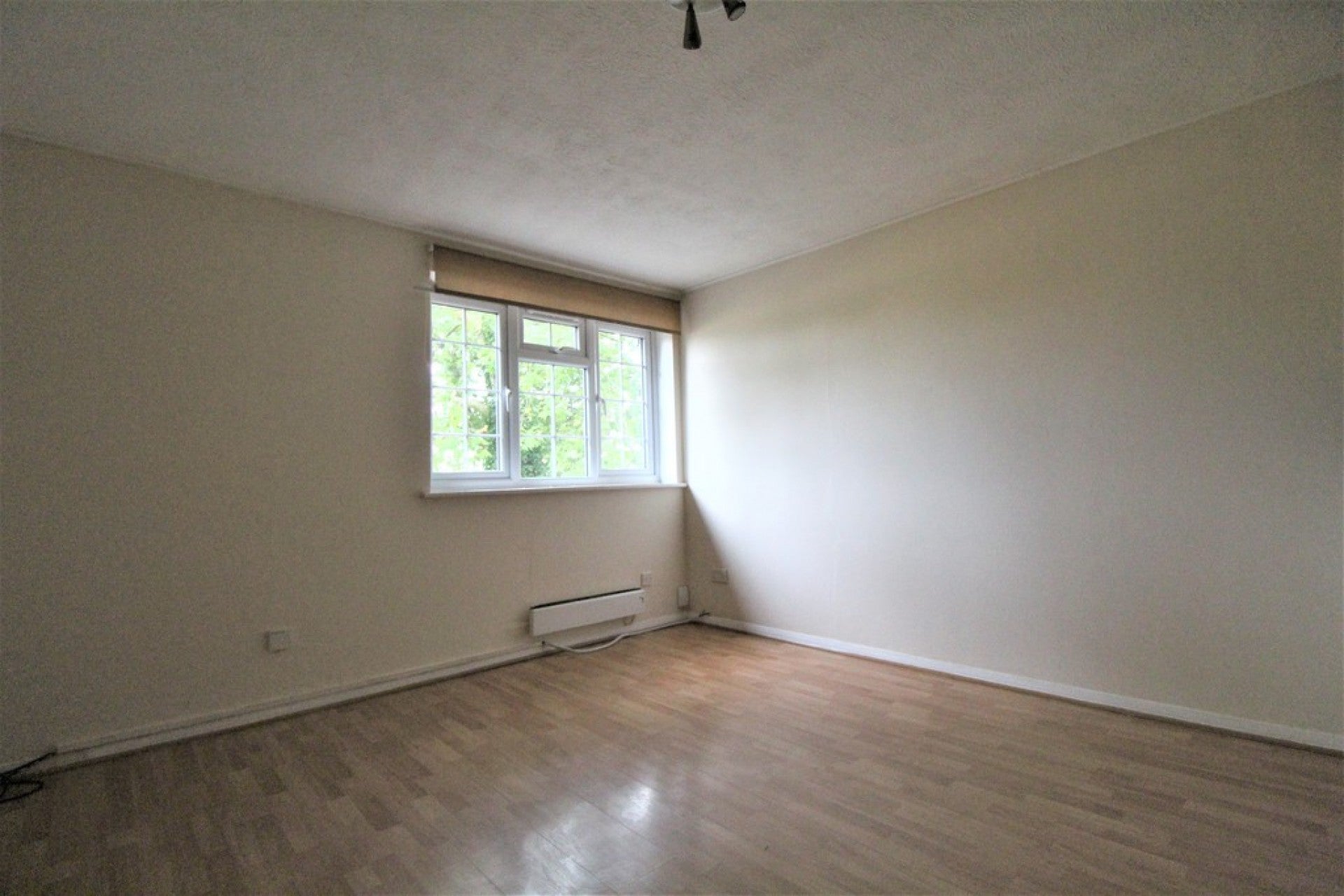 Flat Fawn's Manor Close in Greater London