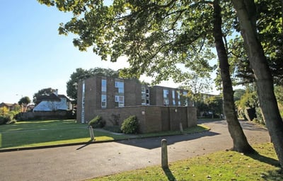 Flat Cross Deep in Greater London