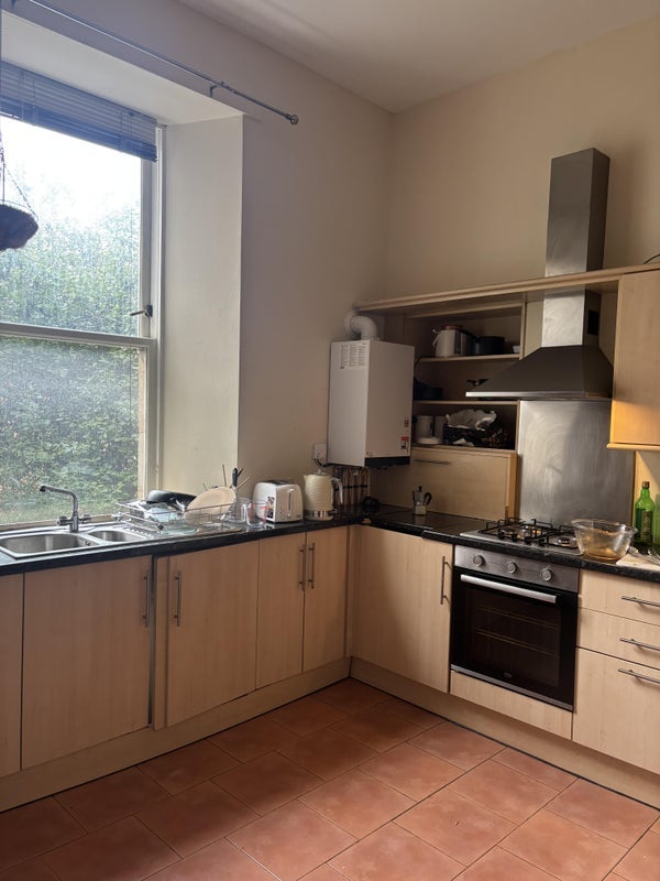 Room Kent Road in Glasgow