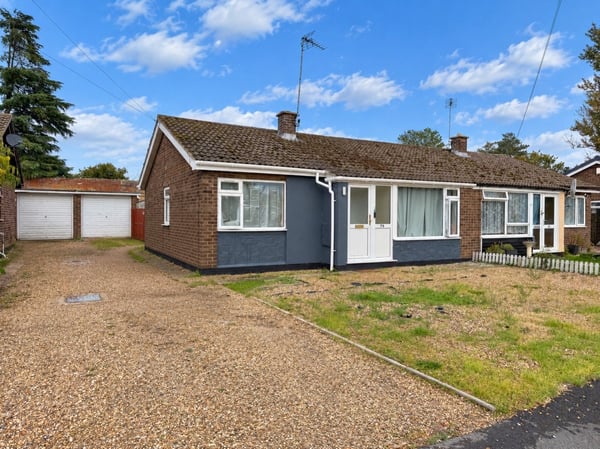 House Castle Close in Breckland District