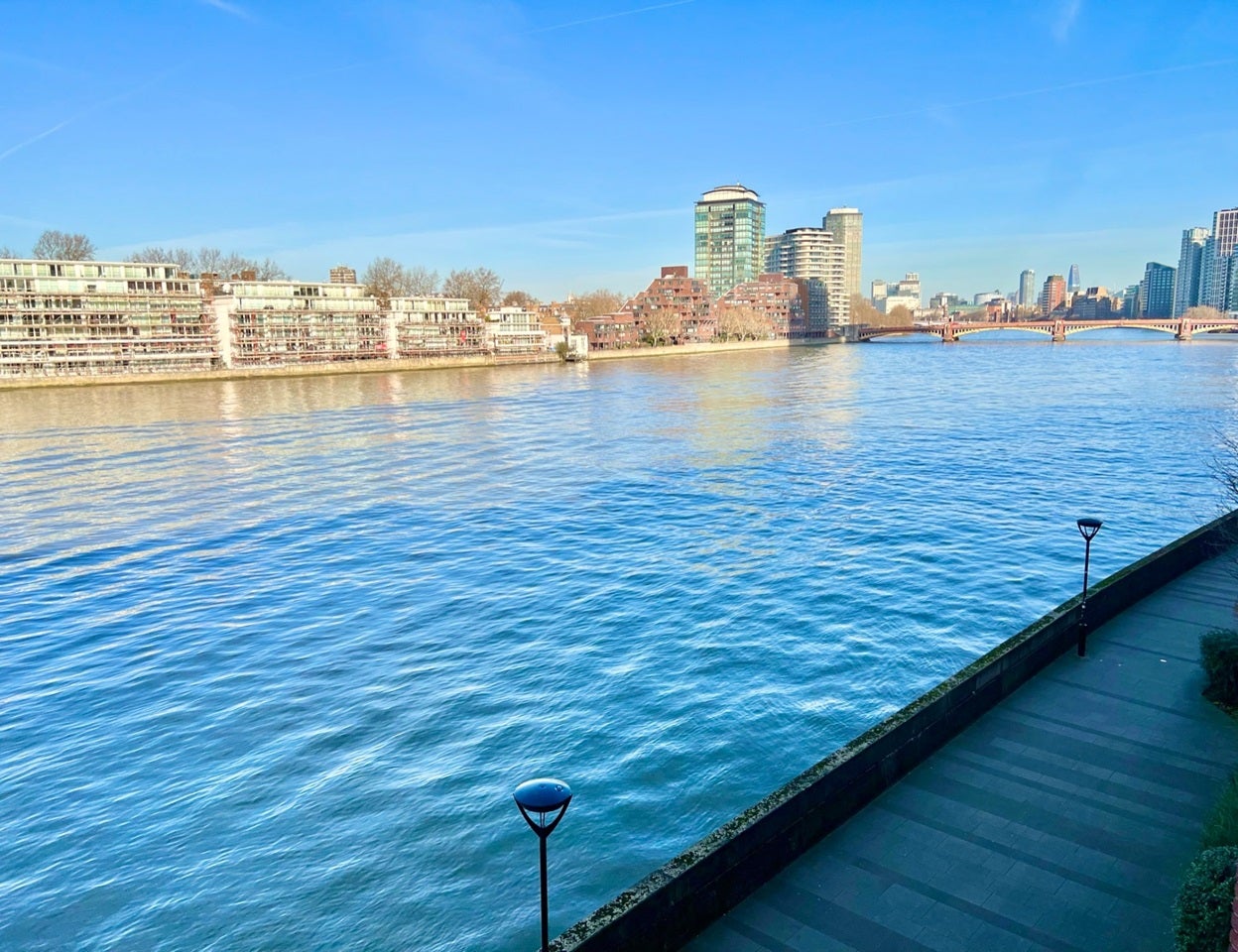 Flat Nine Elms Lane in Greater London