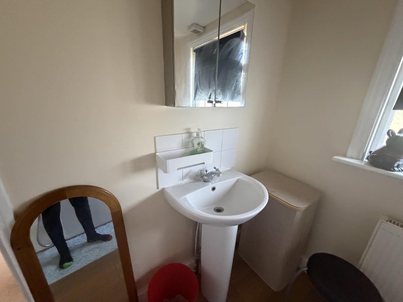Room Wentworth Avenue in Greater London