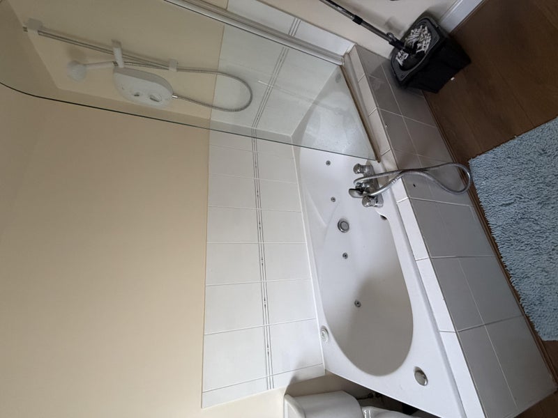 Room Wentworth Avenue in Greater London