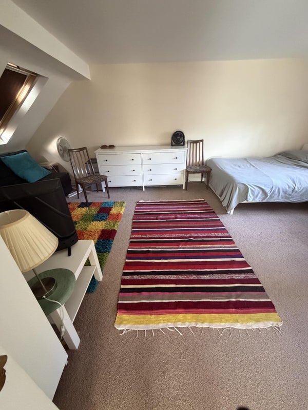 Room Wentworth Avenue in Greater London
