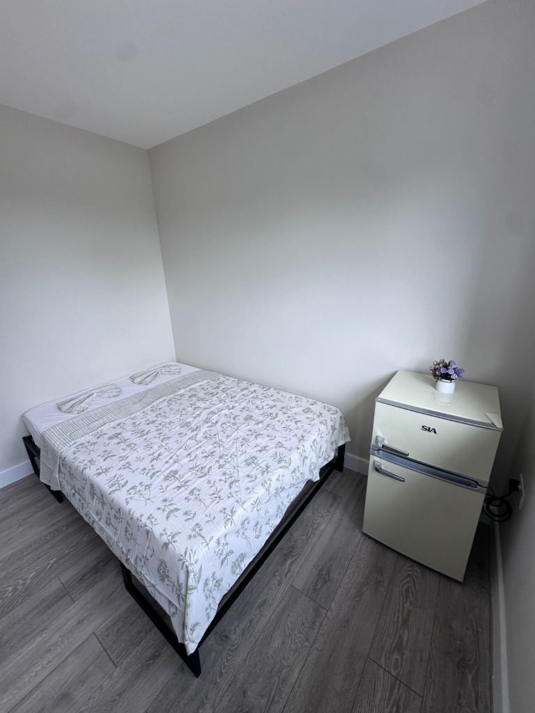 Room Marsh Lane in Greater London