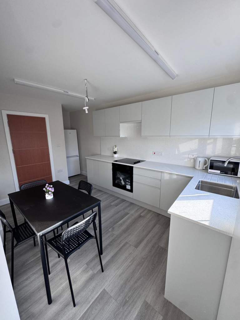 Room Marsh Lane in Greater London